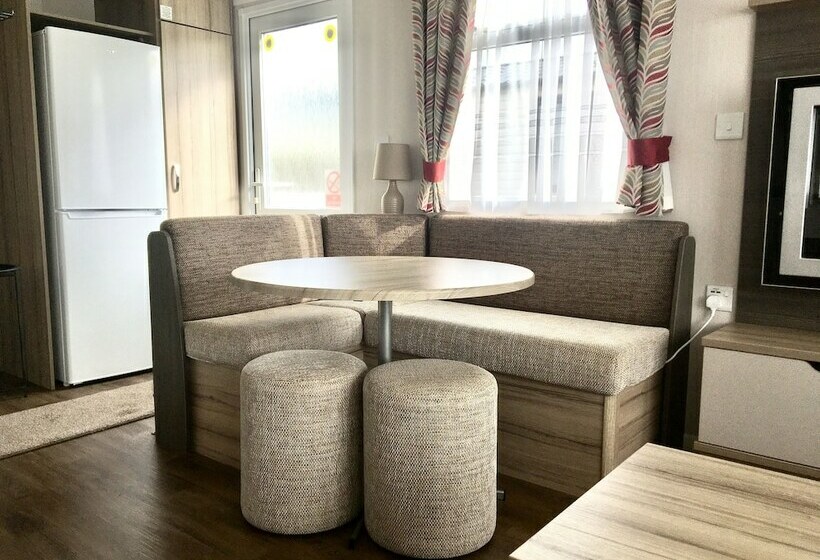 A Lovely Caravan On Quiet Site At Westward Ho!