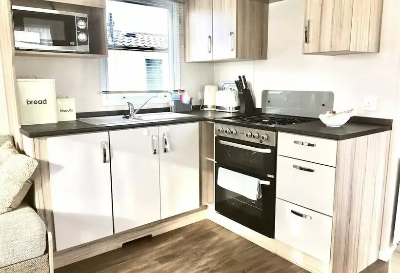 A Lovely Caravan On Quiet Site At Westward Ho!