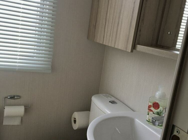 A Lovely Caravan On Quiet Site At Westward Ho!