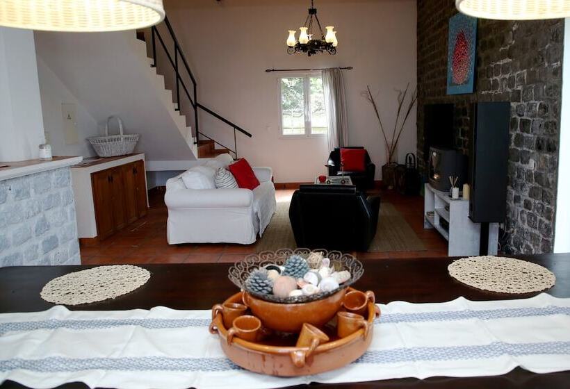 پانسیون Mosteiros Vineyard House