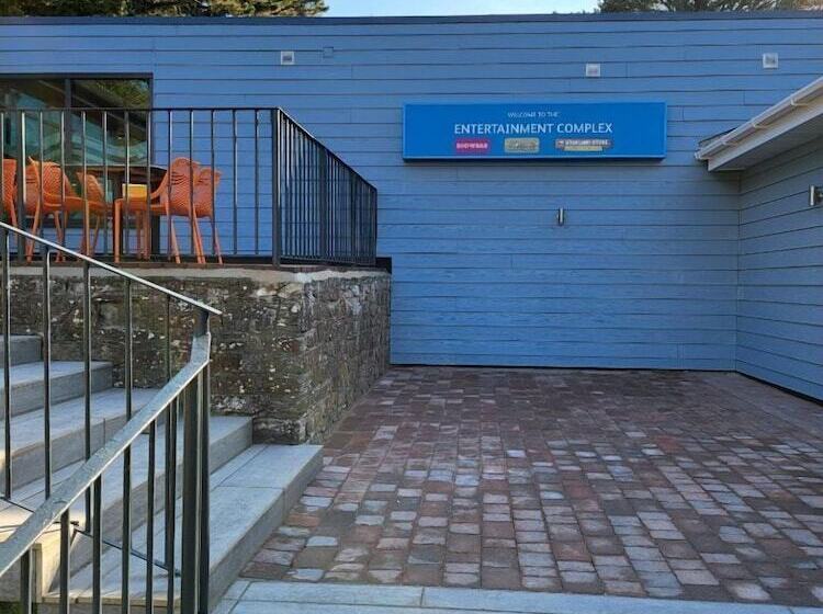 Exotic 3 Bed Caravan At Newquay Holiday Park