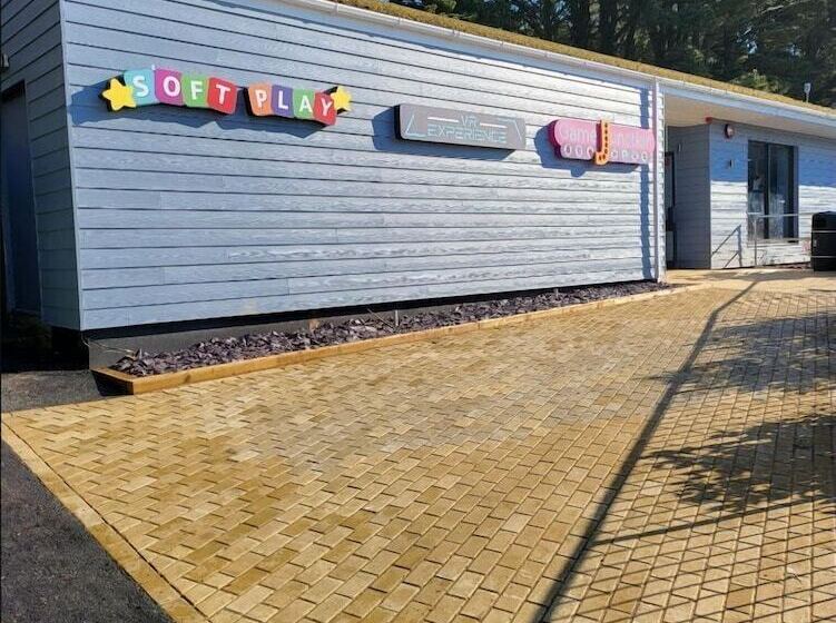 Exotic 3 Bed Caravan At Newquay Holiday Park