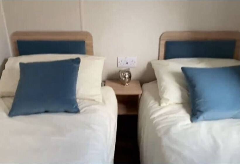 Exotic 3 Bed Caravan At Newquay Holiday Park