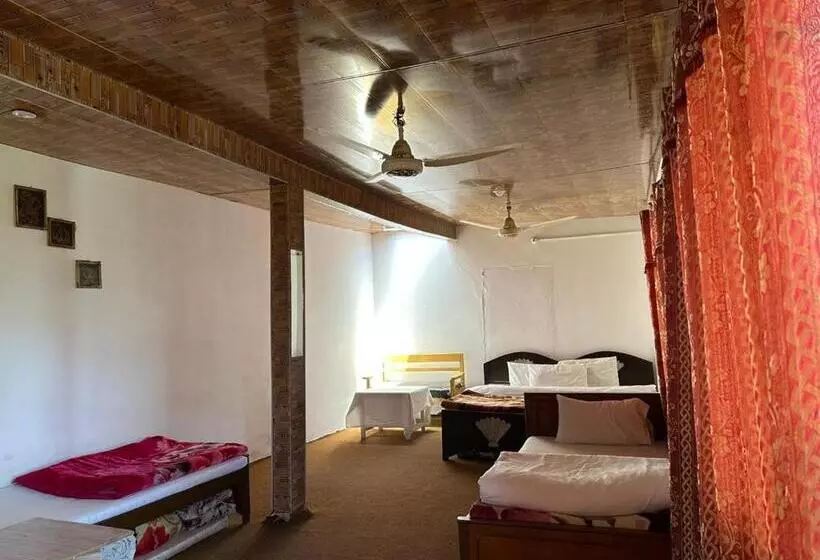 هتل Tourist Cottage Hunza
