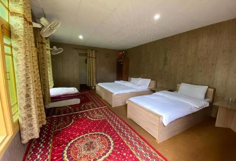 هتل Tourist Cottage Hunza