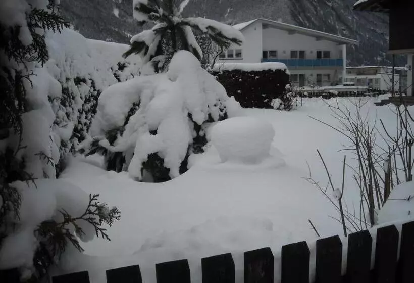 ベッドアンドブレックファースト Haus Rosi