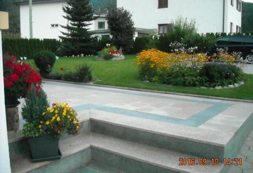 تختخواب و صبحانه Haus Rosi