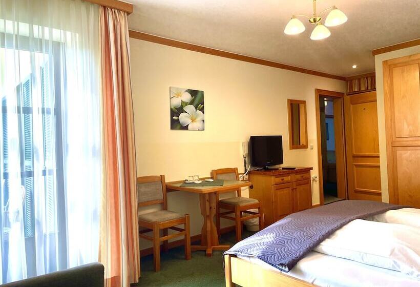 住宿加早餐  Pension Thermenland