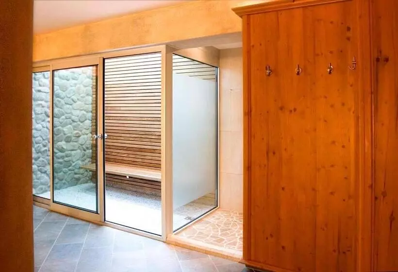 ペンション Gasthof Stuibenfall