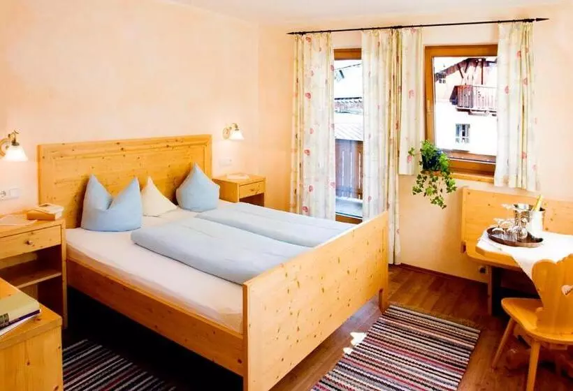 ペンション Gasthof Stuibenfall