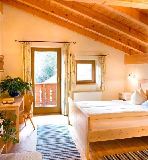 ペンション Gasthof Stuibenfall