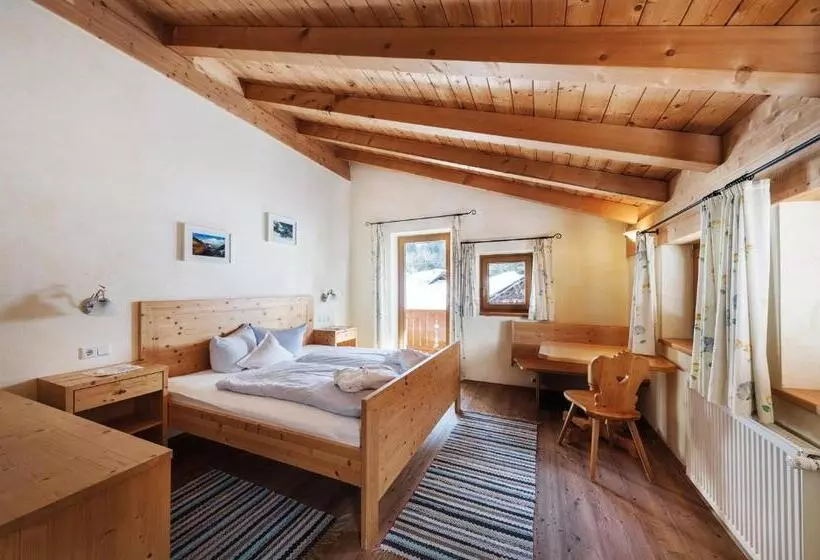 ペンション Gasthof Stuibenfall