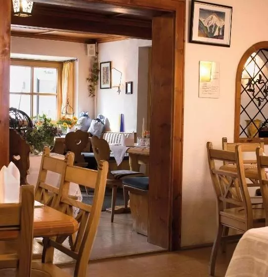 ペンション Gasthof Stuibenfall