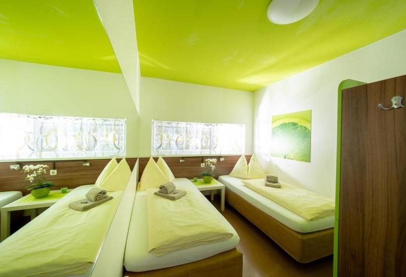 פנסיון Greenrooms