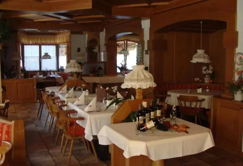 ホテル Garni Schieferle