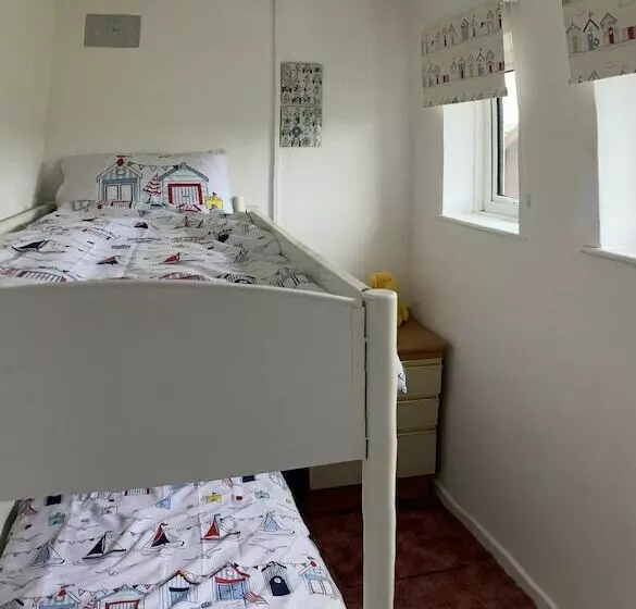 Cosy Seaside Holiday Cottage In Fairbourne
