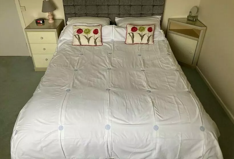 Cosy Seaside Holiday Cottage In Fairbourne