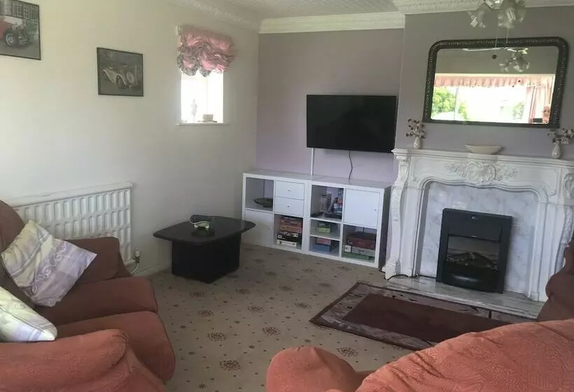 Cosy Seaside Holiday Cottage In Fairbourne