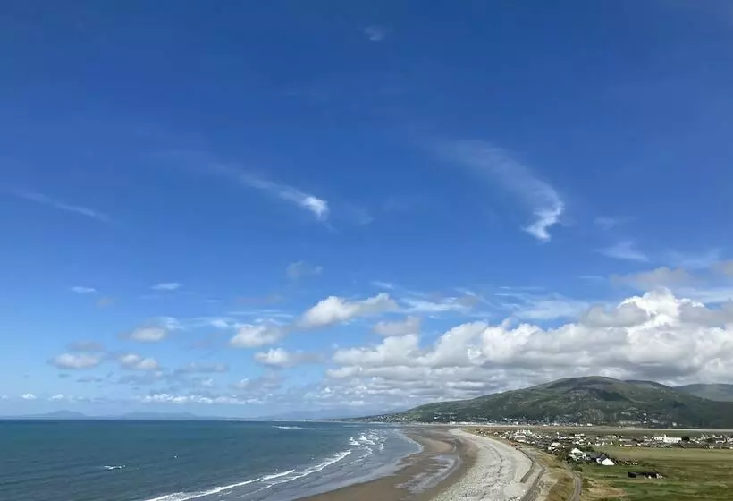 Cosy Seaside Holiday Cottage In Fairbourne