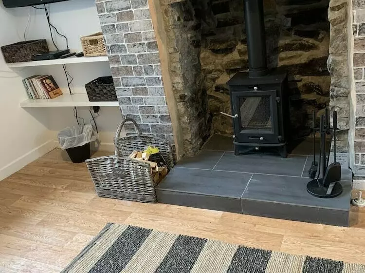 Miners Cottage Wales Sleep 8 Log Burner Pool Table