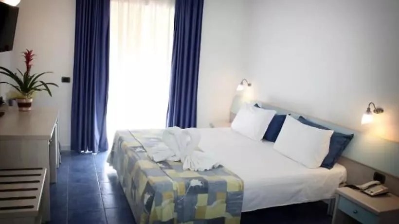 ベッドアンドブレックファースト Pizzo Calabro Resort Big Triple Room