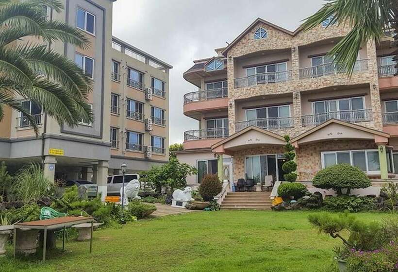 Seogwipo Jayudosi Pension