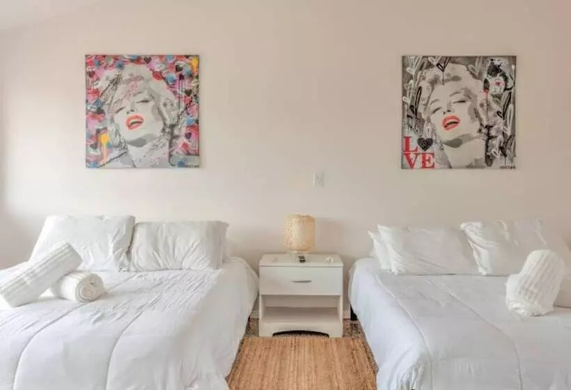 Unit 9 King   Bungalows At Common Ground