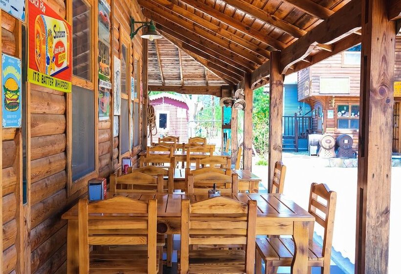 هتل Fifties Corner