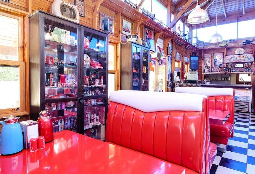 هتل Fifties Corner