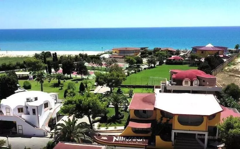 Lomakeskus Nirvana Club Village