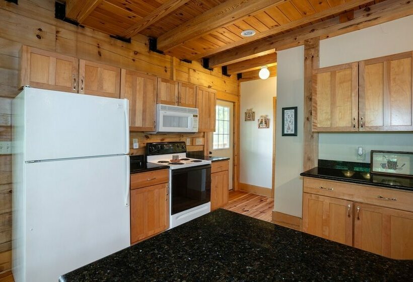 Mountain Vista  Mountain Cabin, Great Decks, Pool Table, Ping Pong Table, & Foosball By Redawning