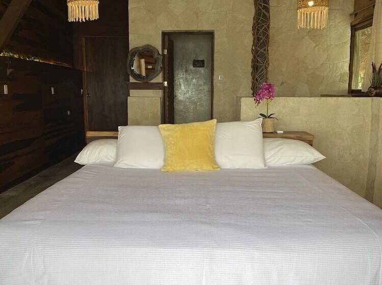 Xcabal Hotel Boutique