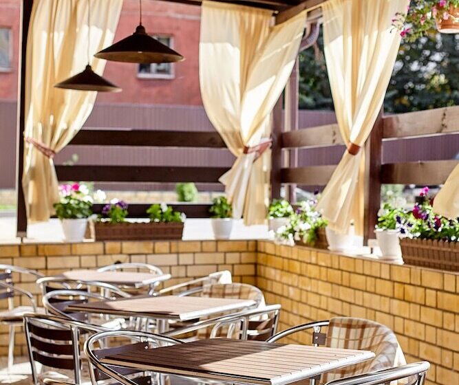 בית מלון כפרי Stary Dvorik Na Mopra