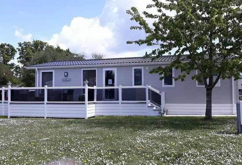 ホテル A Luxury 6 Berth Lodge, Sleeps 6 A Real Home From Home In The Heart Of A Forest