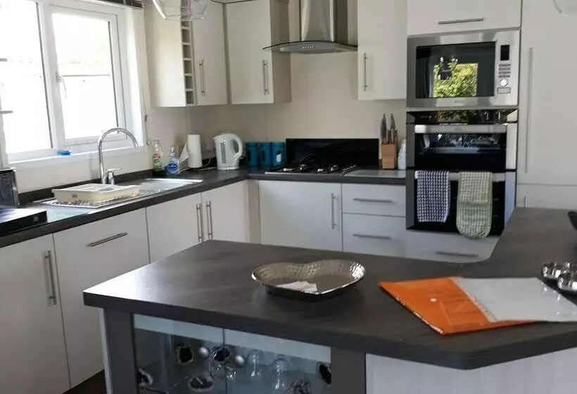ホテル A Luxury 6 Berth Lodge, Sleeps 6 A Real Home From Home In The Heart Of A Forest