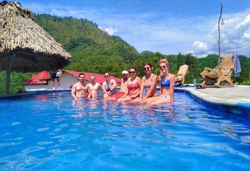 Vista Verde Lodge Hostel