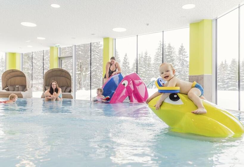 Отель Zugspitz Resort