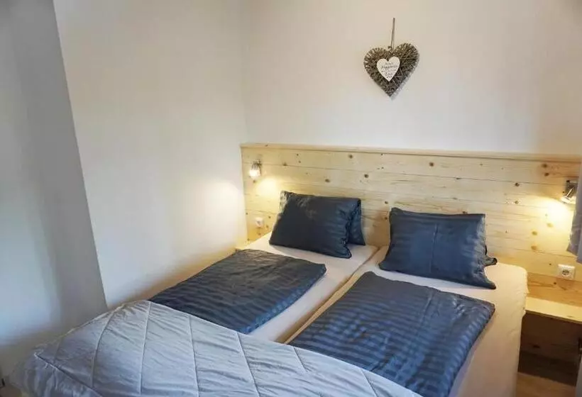 펜션 Karawanken Lodge