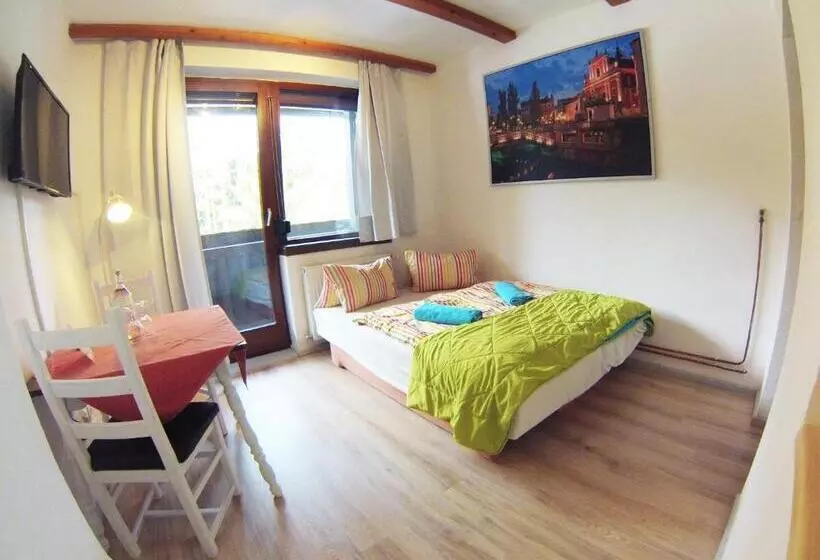 펜션 Karawanken Lodge