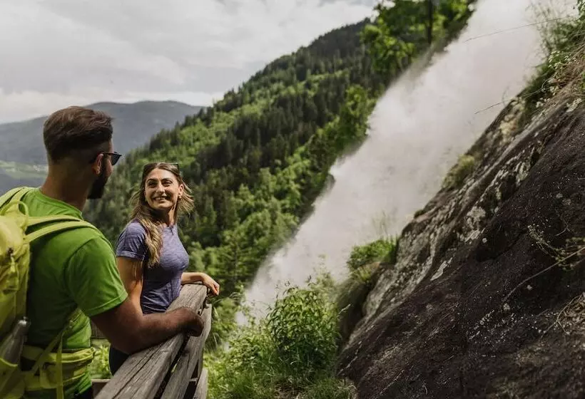 فندق Das Stachelburg