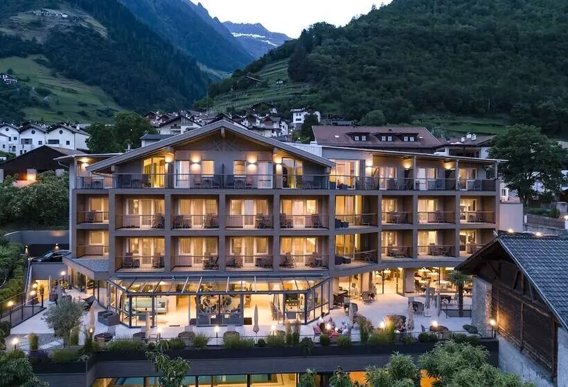 فندق Das Stachelburg