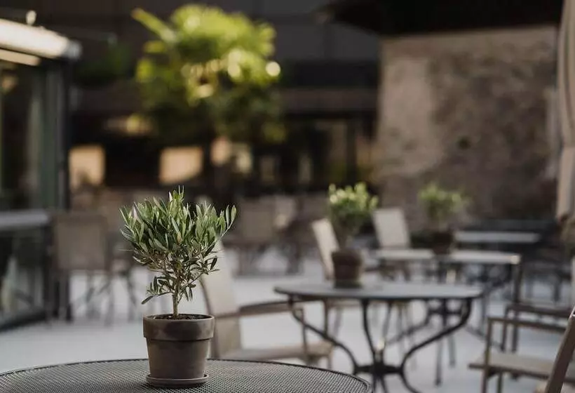 فندق Das Stachelburg