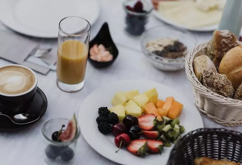 فندق Das Stachelburg