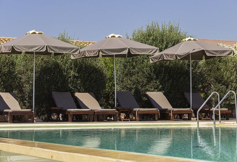 בית מלון כפרי La Foresteria Wine Resort & Beach Club