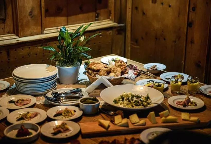 Historic Hotel Ristorante La Stua