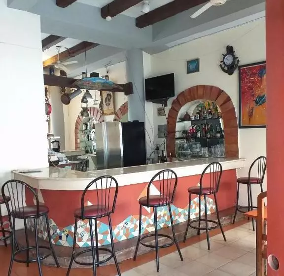 Aparthotel Condo-parque & Venus Bar