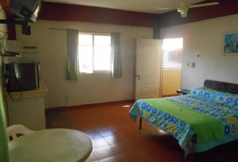 Aparthotel Condo-parque & Venus Bar