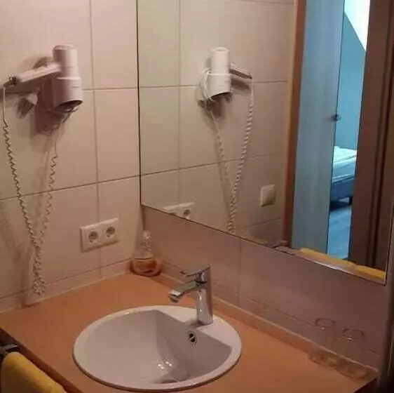 בית מלון כפרי Central