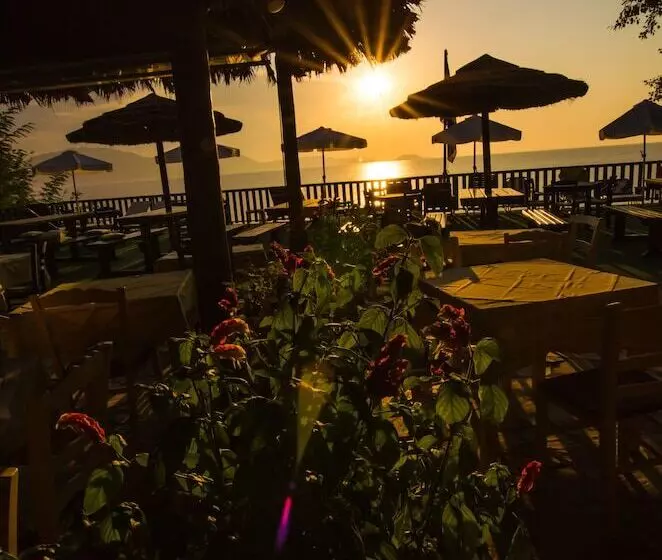 هتل Porto Koukla Beach