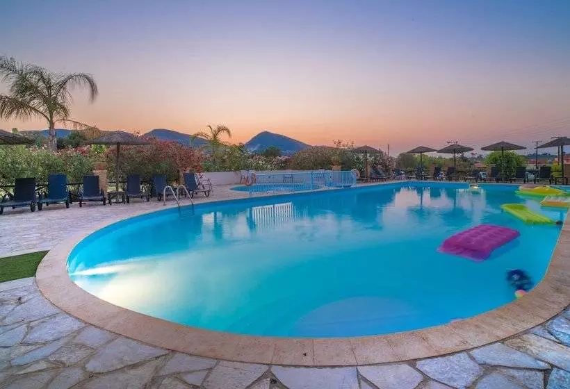 هتل Porto Koukla Beach